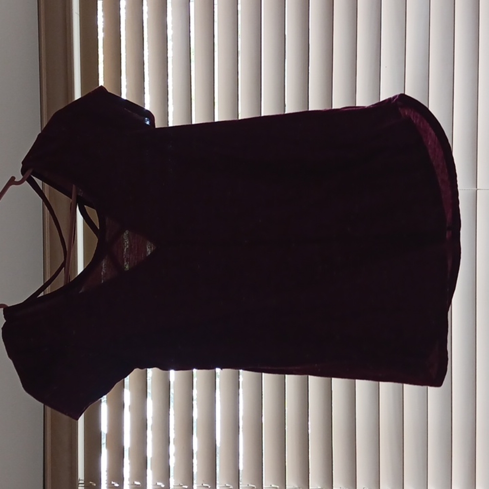 Maroon cross back t shirt